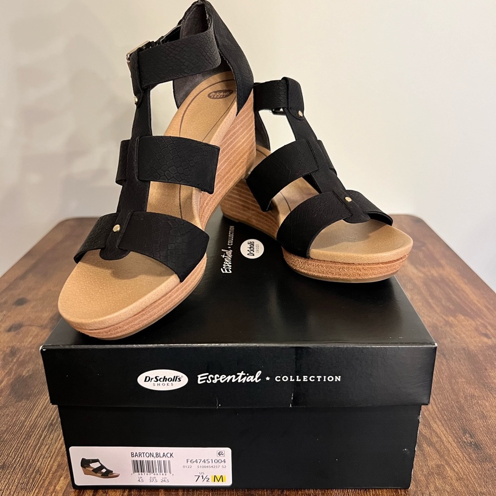 NEVER WORN in box ‼️ Dr Scholls “Barton” Black Snakeprint Wedges Size 7.5